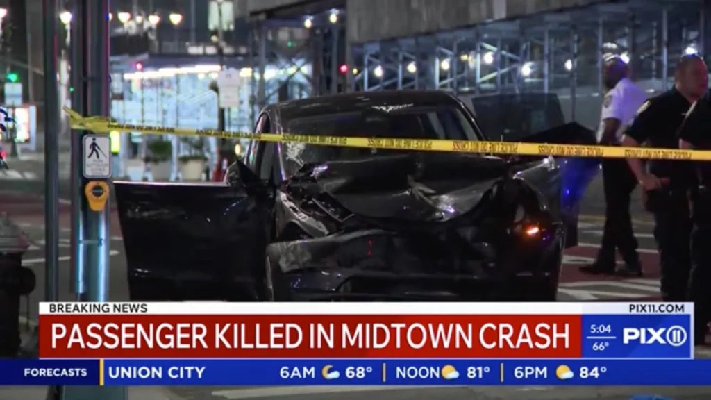 Tesla crashes into NYC scaffolding, kills passenger