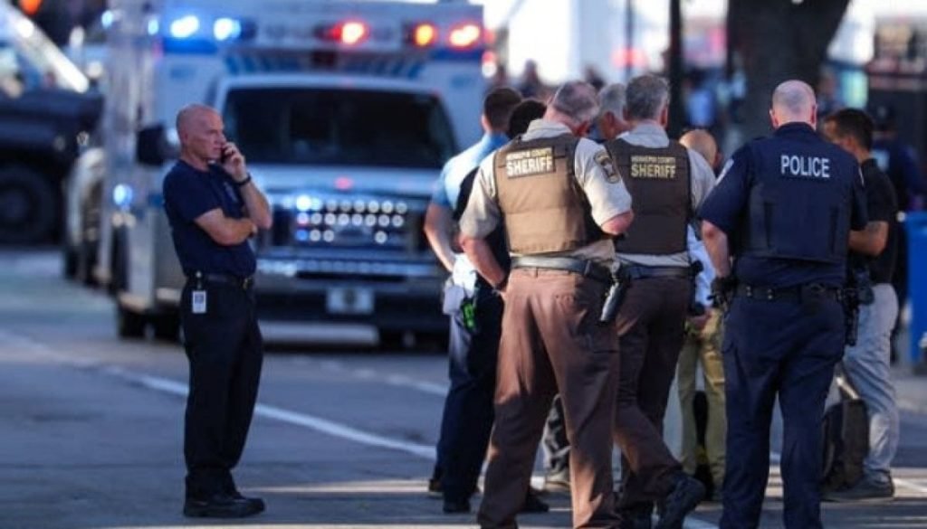 Mass Shooting at Minneapolis Apartment Kills 2, Wounds Officers