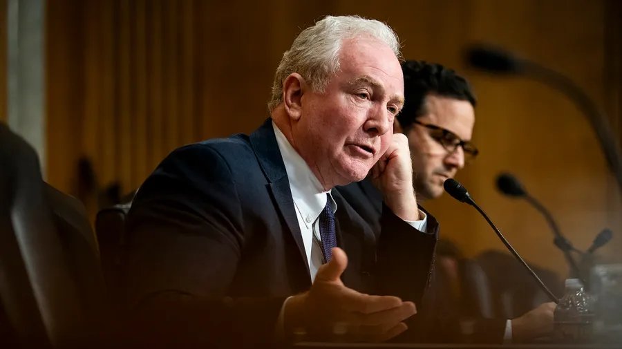 Van Hollen Won’t Say if Schumer Should Lead Senate