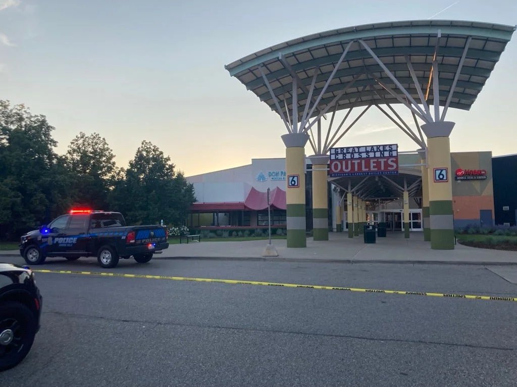 Sbarro worker stabbed by co-worker, suspect arrested