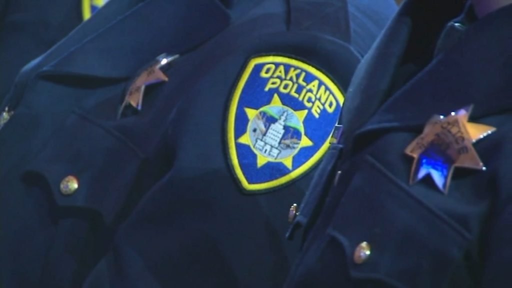 Man shot at Oakland officers, now in custody
