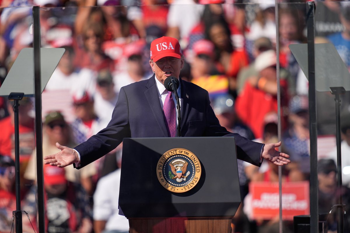 Trump calls out ‘friend’ at midterms rally: ‘He looks like s---’