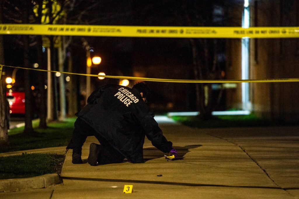 5 killed, 17 hurt in Labor Day weekend shootings