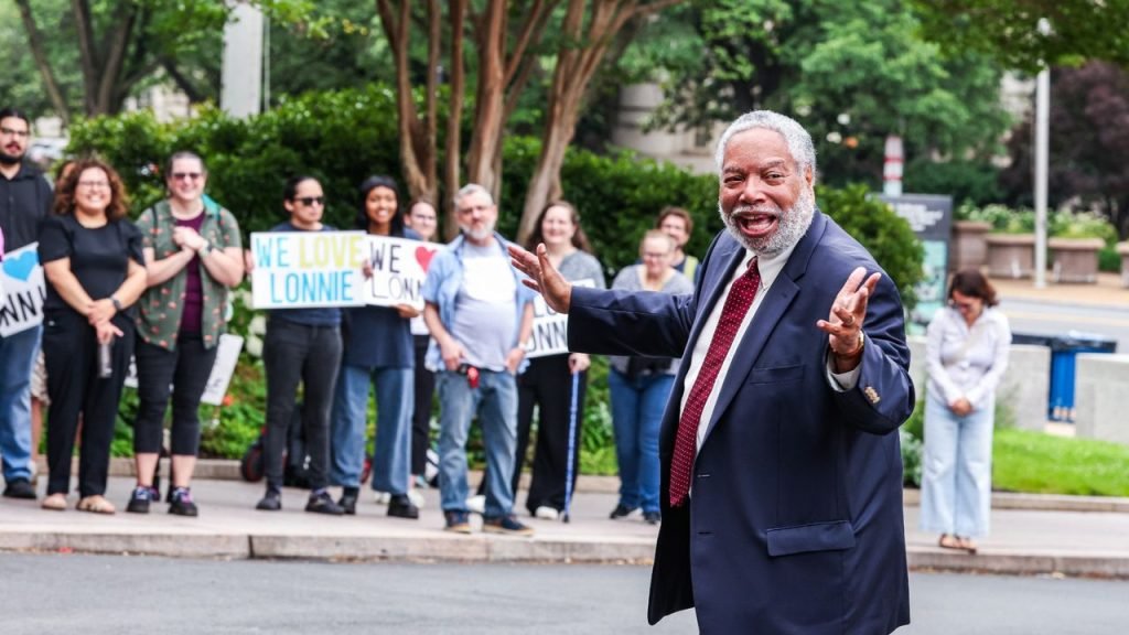 Smithsonian Head Bunch Retires Amid Trump Pressure