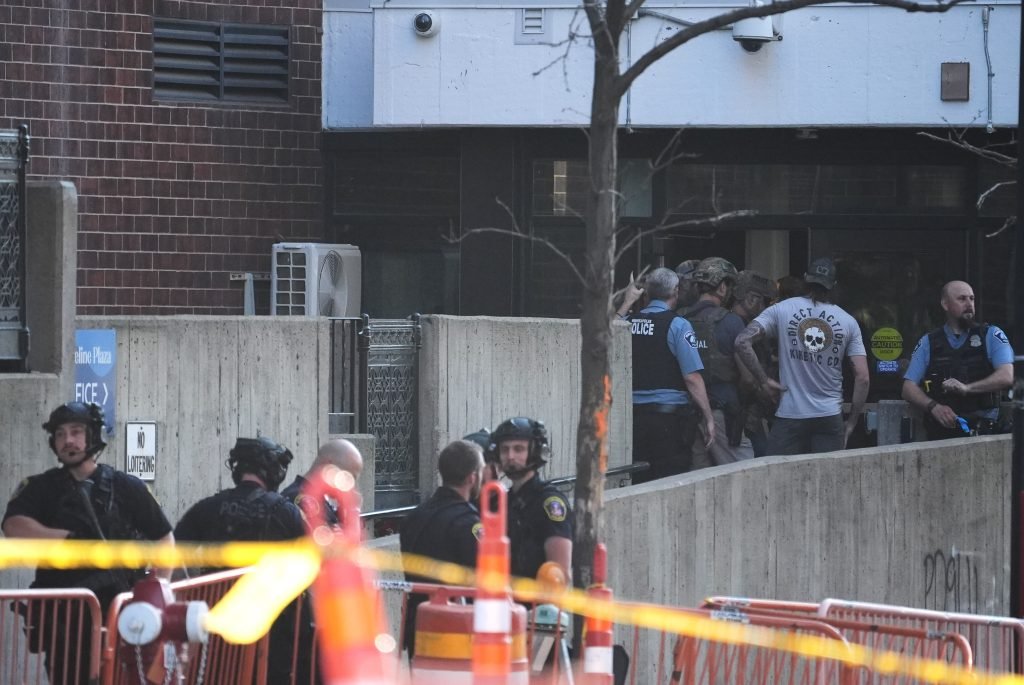 1 dead, 6 hurt in Minneapolis tower shooting