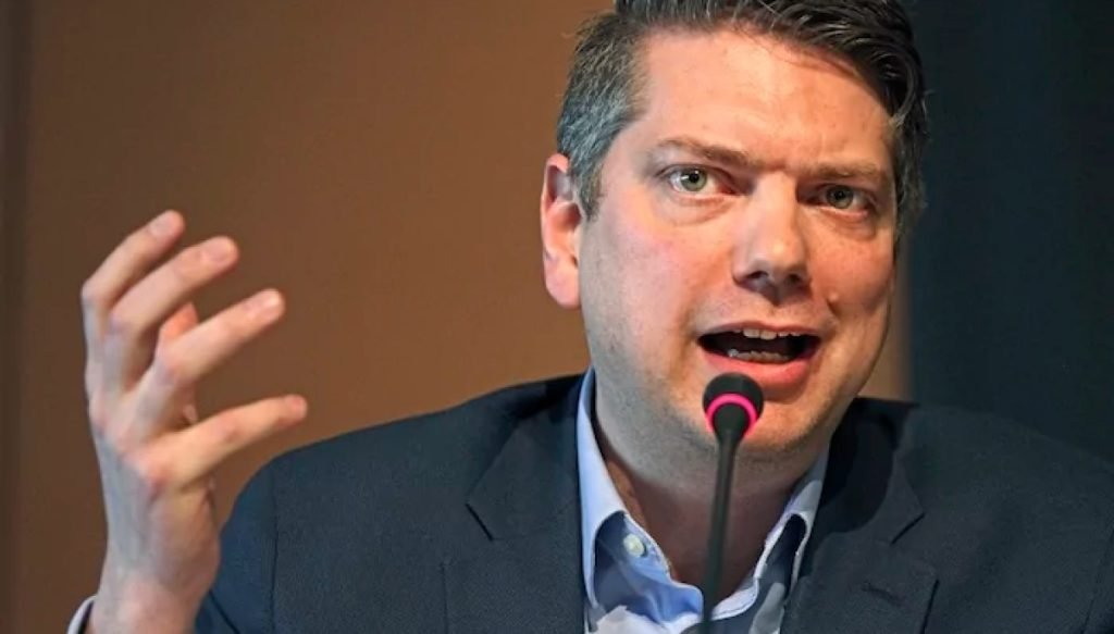 Alaska Gubernatorial Race: Democrats Unite as Begich Withdraws
