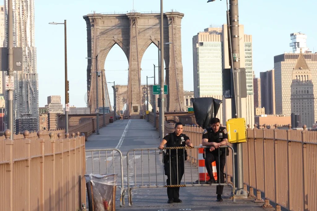 Man shot by cops on Brooklyn Bridge after charging with knife