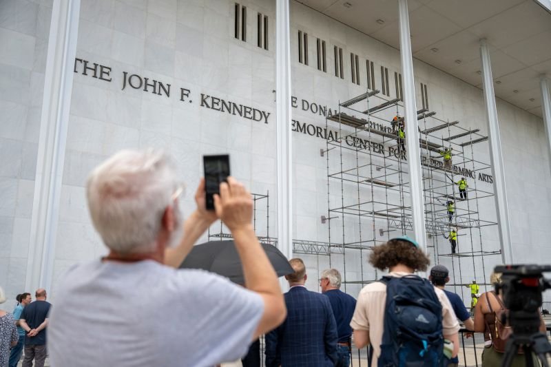 Trump’s Kennedy Center Board Votes to Close Performing Arts Hub