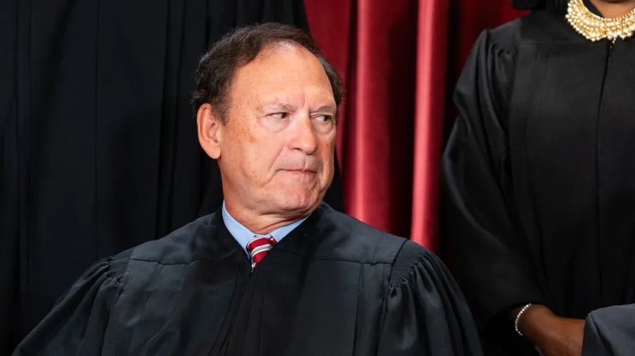 Alito Says He’s Staying for Supreme Court Term