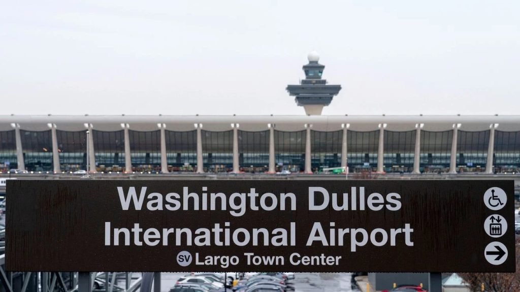 Pilot Father and Daughter Reunite Over Air Traffic Chat at Dulles