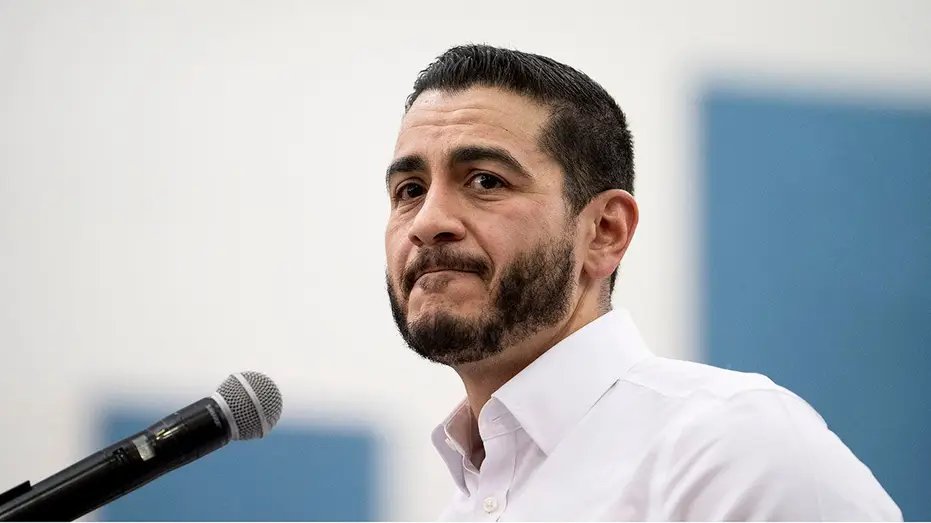 El-Sayed Calls US Politics a “Disease” in Michigan Race