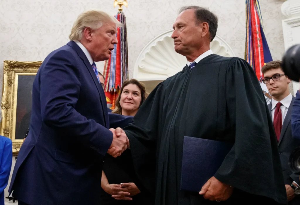 Alito Won’t Alter Rulings to Avoid Trump Appearance