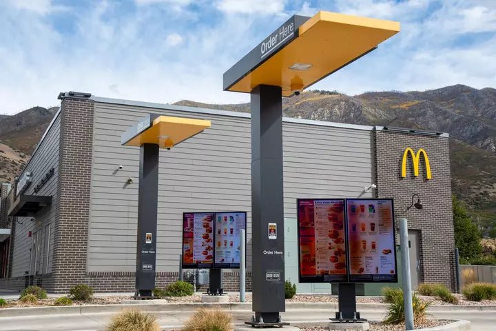 $5 meals, $6 combos and fewer visits: McDonald’s barrage of deals isn’t winning customers back