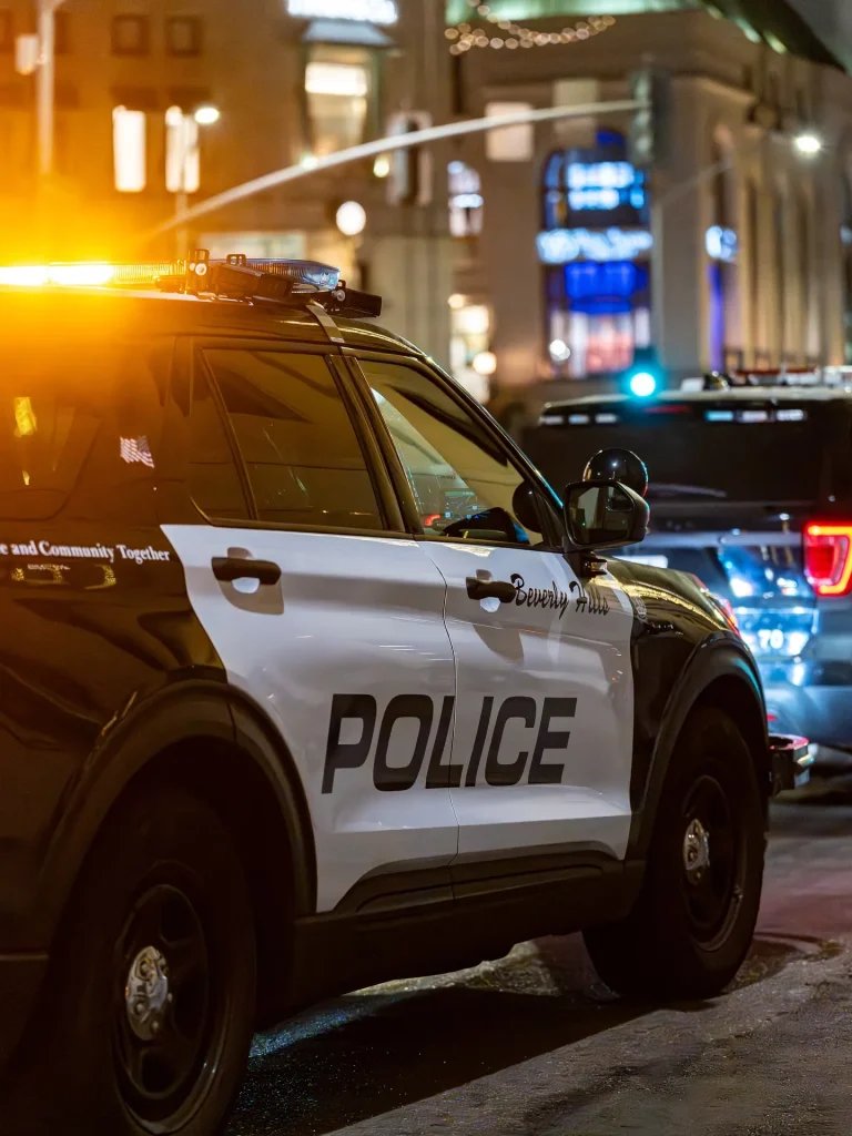 Man dies from neck stab wound in Beverly Hills alley