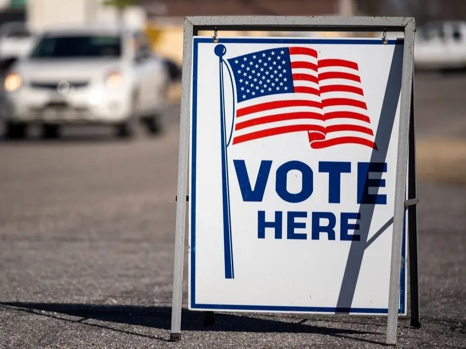 Lamont Wins Primary, Faces Fazio in November