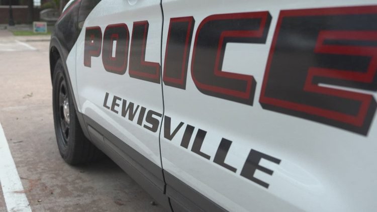 2 shot outside Lewisville restaurant; suspect fled