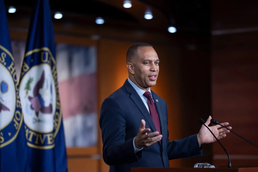Jeffries Won’t Rule Out Vote to Abolish ICE