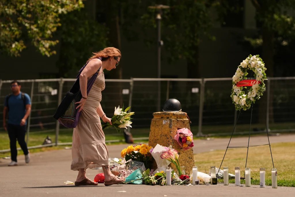 911 call: “I’m losing blood” at Seattle festival