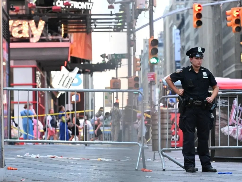 NJ Bank Executive Stabbed to Death in NYC Times Square