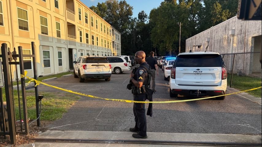 Officer Shoots Man During Dispute at Baton Rouge Apartments