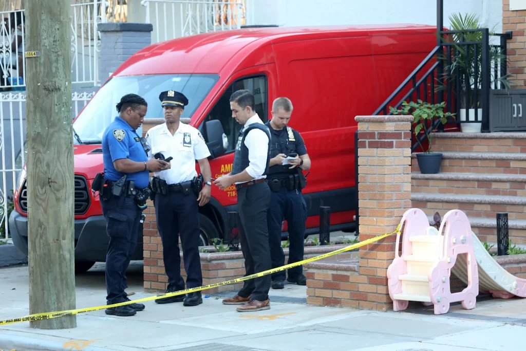 Man stabbed to death in Brooklyn; 2 suspects flee