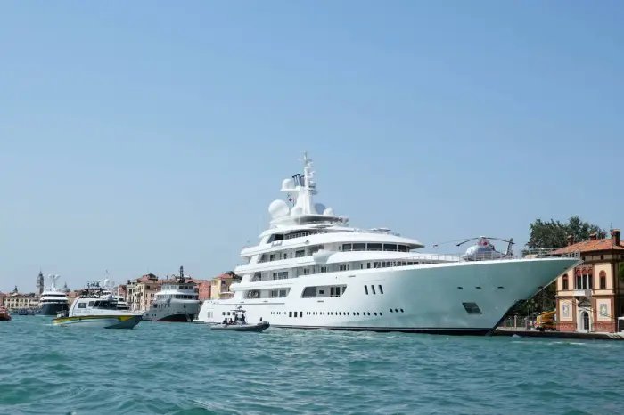 Trump’s Italy Envoy Faces Venice Protests Over Yacht Tour