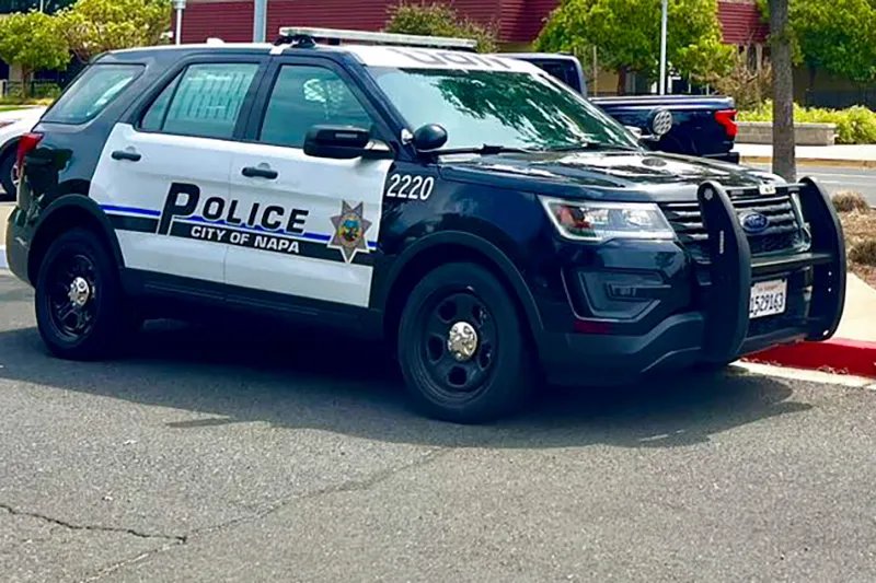 Man held knife to woman’s throat at mall