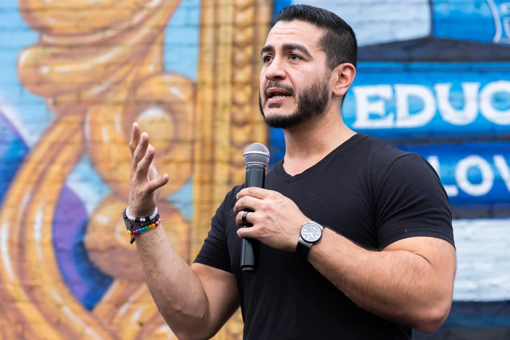 El-Sayed Blames Dems for Attacks, but Poll Shows Real Issue