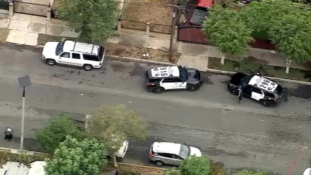 Officers shoot person with blade tool in Boyle Heights