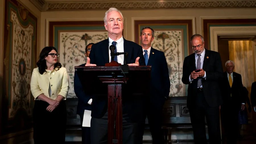 Trump Strikes Venezuela Oil Deal Over Democrat Pushback
