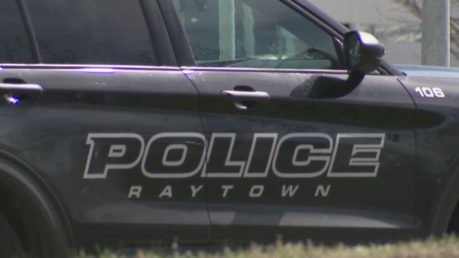 Man shot outside Raytown Hy-Vee — suspect still at large