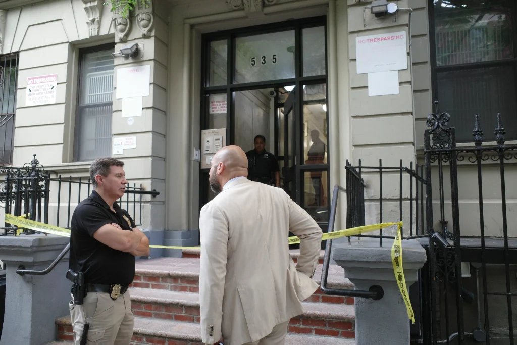 Woman beaten to death, 5-year-old found alone with body