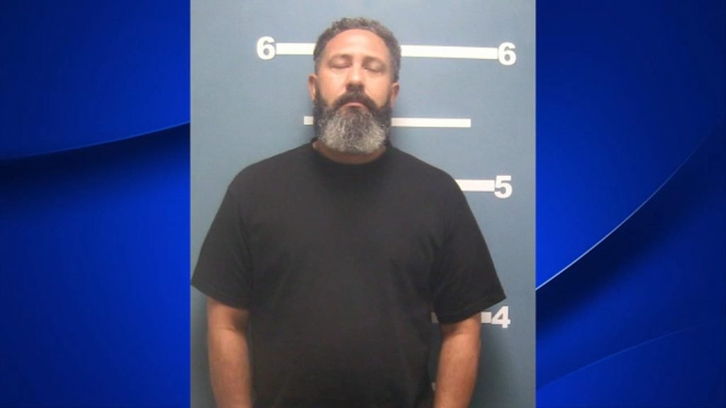 Man arrested after stabbing victim in Visalia