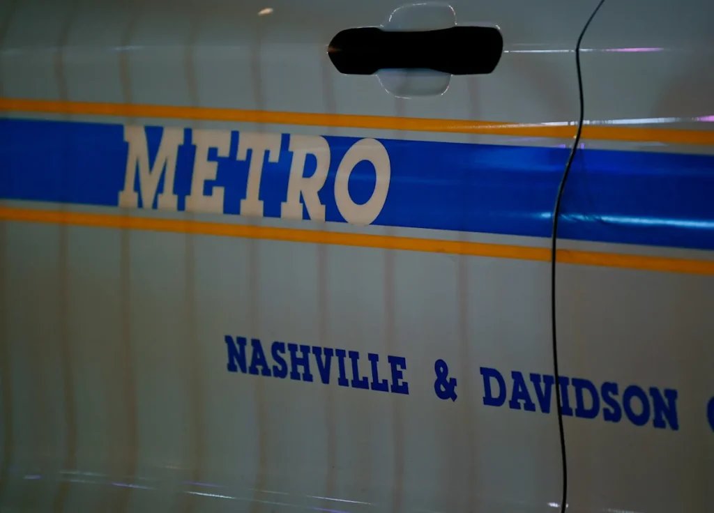 Nashville cop shoots sword-wielding man holding woman