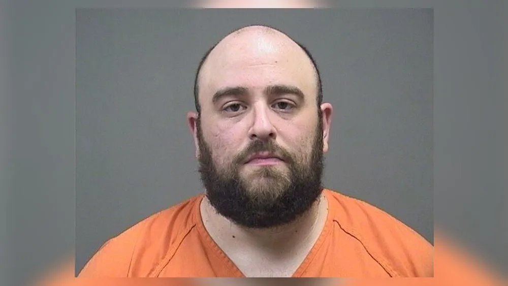 Man with guns lunges at Ohio candidate