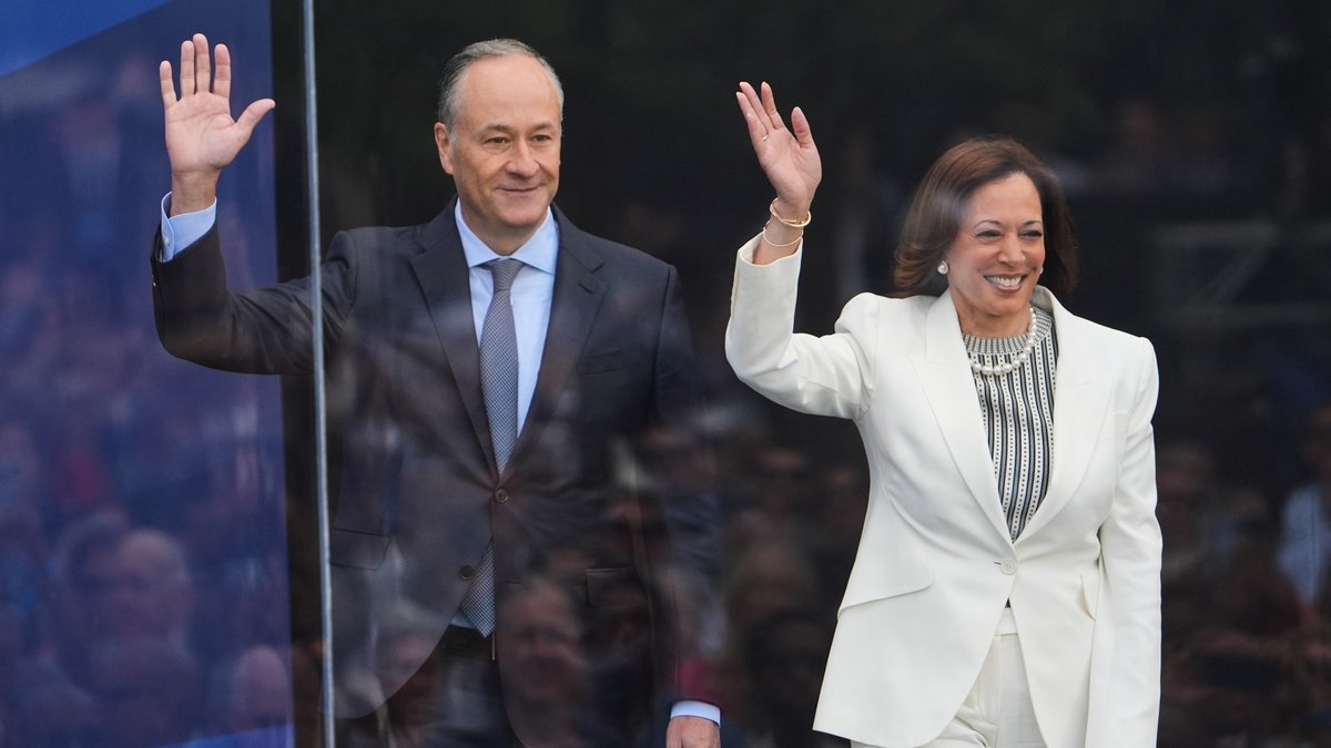 Security stops trespasser at former VP Kamala Harris' Malibu home, sheriff's department says